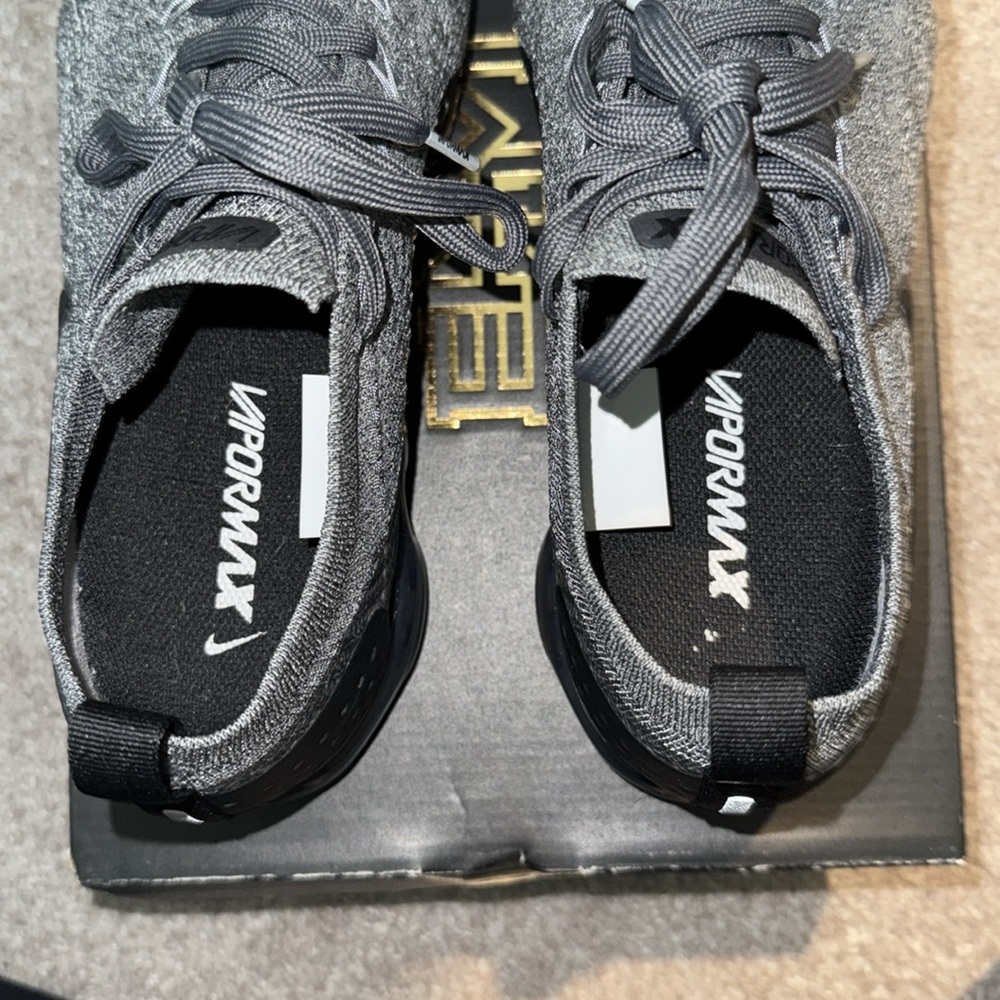 100% Authentic Nike Vapormax Sneakers - Picture 5 of 8